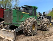 2017 John Deere 748L